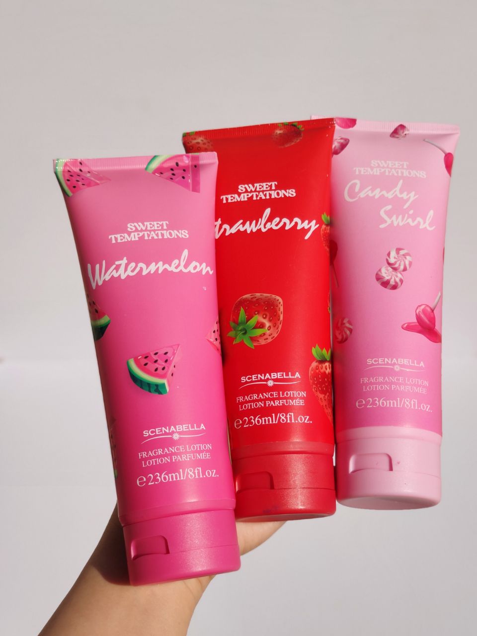 Scenabella Lotion parfumée. Lait de corps gourmand aux Fraise juteux. 236ml